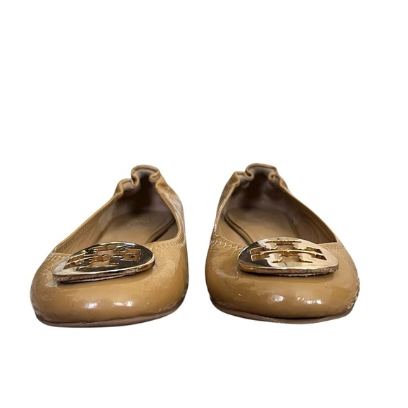 TORY BURCH Logo Ballet Flat Gold Reva Patent Iced Coffee Tan Beige Size 6.5 - Picture 5 of 13